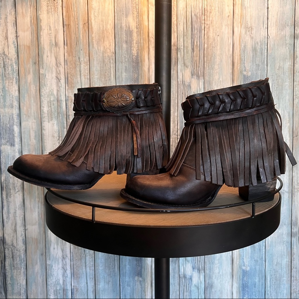 FREEBIRD by STEVEN, Women’s Chief brown leather fringe booties, size 10